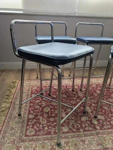 Conjunto de 3 banquetas em aço