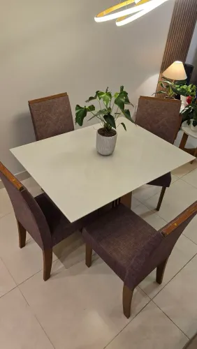 Mesa de 4 cadeiras retangular com tampo de vidro