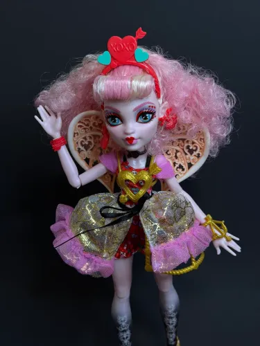 Monster High G3 Scary Sweet Birthday Cupid Asteria