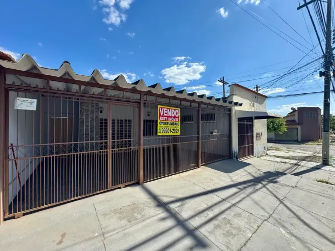CASA | PONTO COMERCIAL - VILA SÃO FRANSCISCO - GOIÂNIA GO