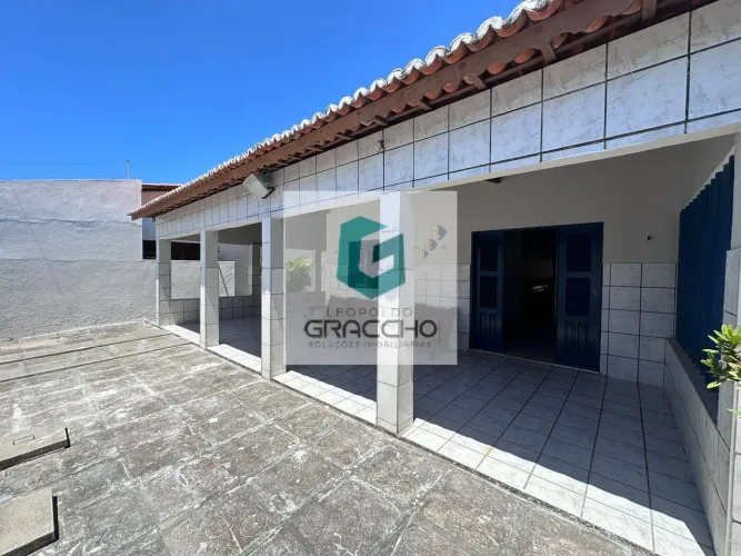 Casa de praia, na Caponga, à venda 6 quartos por R$ 450.000
