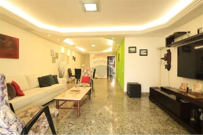 Apartamento na Gleba B com 4 Quartos , sendo 2 suítes à venda