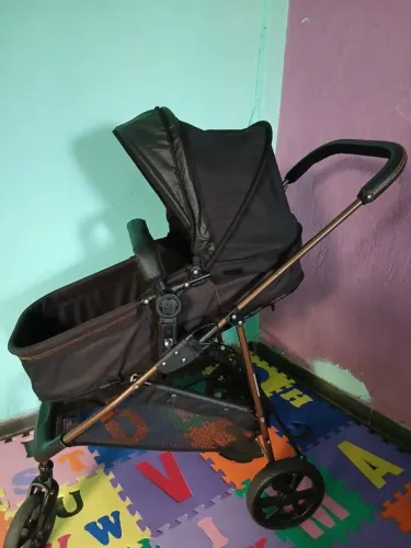 Carrinho de bebê Moises Napoli preto cobre Galzerano
