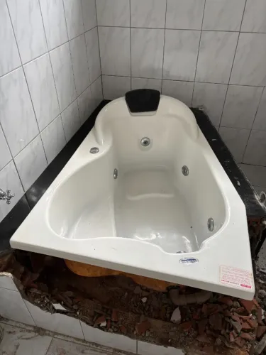 BANHEIRA DE HIDROMASSAGEM OURO FINO