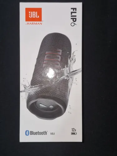 Caixa de som JBL Flip 6 preto.