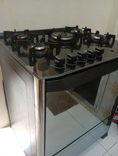 Fogão 5 bocas e mesa perfeita 