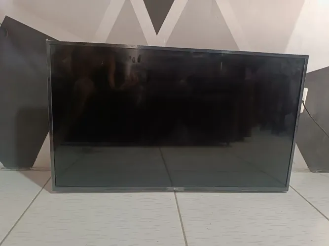 TV LG 43UN7300PSC SMART TV 4 K 43 polegadas PARA RETIRAR PEÇAS.