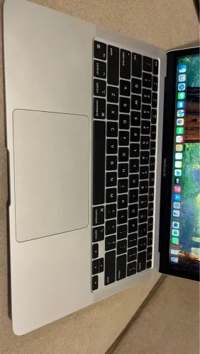 MacBook Air (M1, 2020) - 8GB 256GB - 27 Ciclos - Estado Impecável - Caixa - R$ 3.600