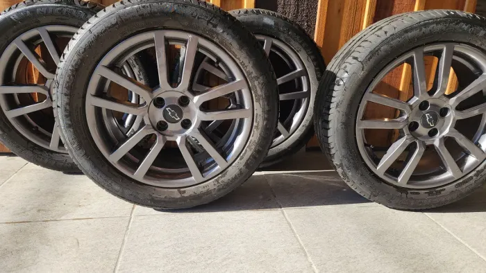 Jogo de Rodas chevrolet aro 17, com pneus Michelin.