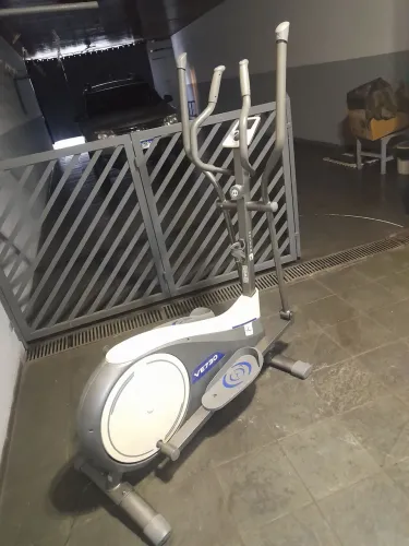 Vendo bicicleta ergometrica VE 730 domyos