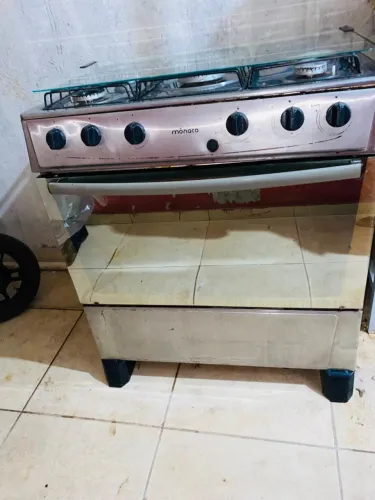 Vendo fogão semi novo, usado poucas vezes, está em bom estado