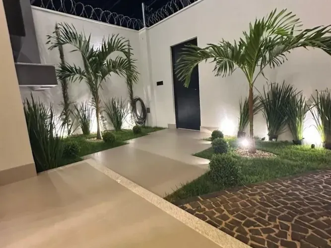 Venda - Casa belíssima com 03 suítes, alto padrão, funcional no Novo Mundo - Uberlândia -