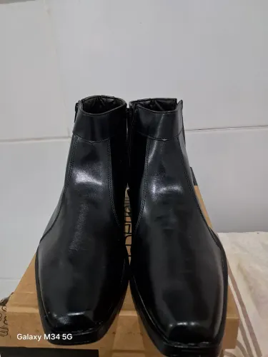 Vendo botas social bico fino R$150,00