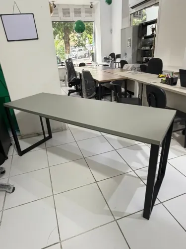 mesa enorme grande 1,80m na cor nimbus