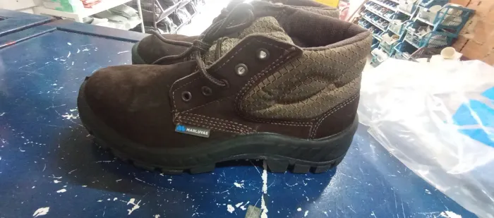 Botas de segurança novas