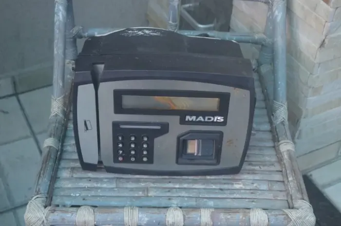 relógio de ponto eletrônico da marca Madis MD REP V2 B
