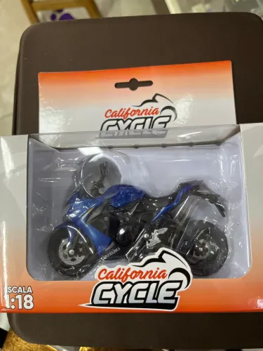 Moto miniatura Suzuki 1:18