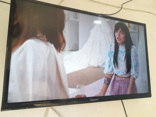 Vendo tv Panasonic led digital e 32 polegadas no precinho