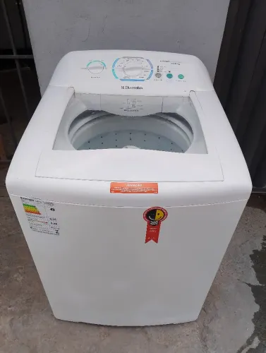 Vendo máquina de lavar Eletrolux 12k conservado 6 meses de garantia