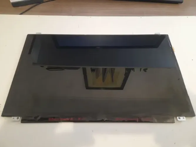 Tela LCD/LED tamanho 15,6"(slim/fina) modelo B156XW4 V.8