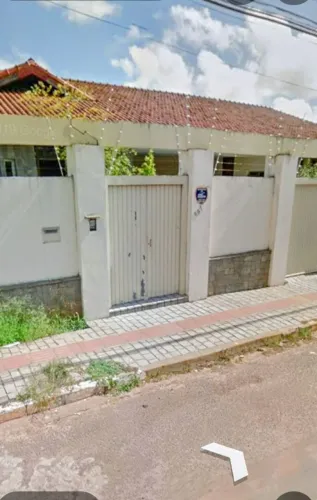 Vendo uma casa comercial no B. Jardim dos Estados