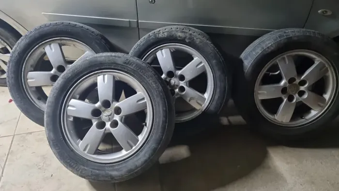 Rodas 17 com pneu