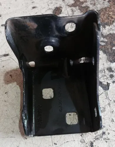 Angulo De Fixação Lado Direito Mercedes C180 C300 2015