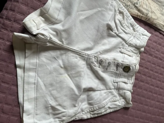 Lotinho de roupas de marca feminina