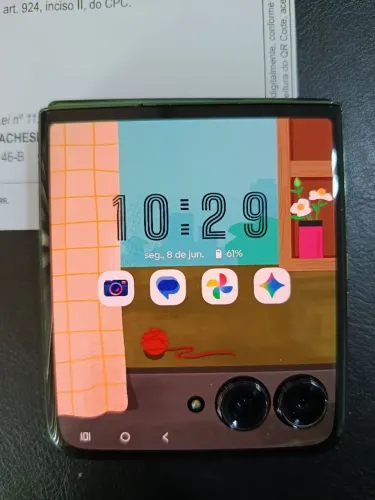 RAZR 50 ultra com tela interna danificada