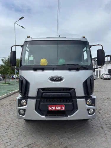 Ford Cargo 2422 6x2 (Ano 2011) c/ Munck Madal Palfinger 43607 Ano 2011 e Carroceria