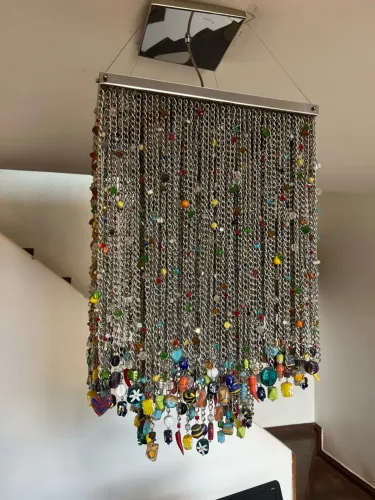 Lustre Pendente Artesanal com Contas de Vidro Coloridas - Peça Única