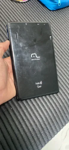 Tablet Multilaser para retirada de peças funcionando