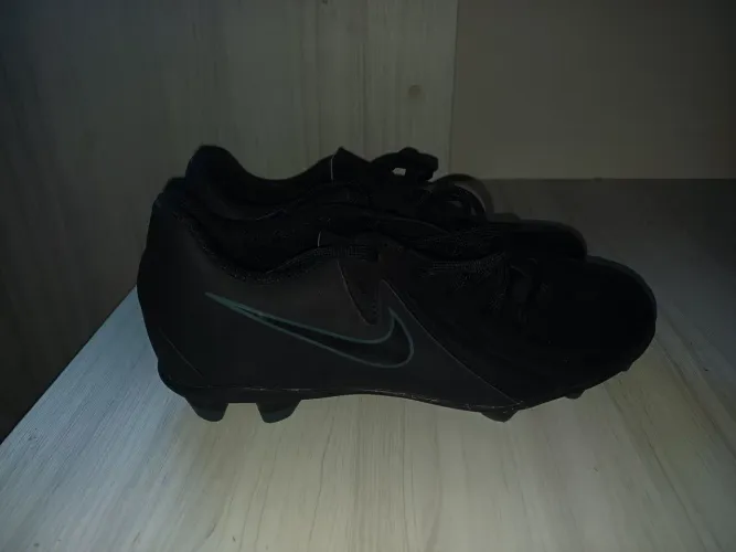Chuteira Nike Mercurial Vapor 16 (ou Phantom GX 2) - Linha All Black / Blackout