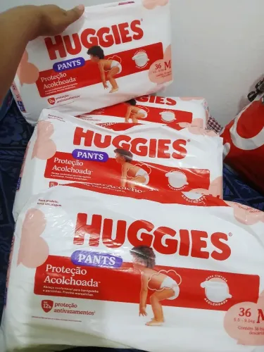 4 Pacotes de Fraldas Huggies Tamanho M