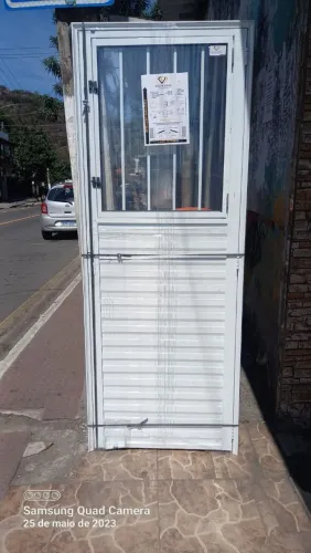 EM OFERA POR TEMPO LIMITADO!! PORTA SOCIAL COM JANELA E NO ALUMÍNIO BRANCO 70CM 80CM