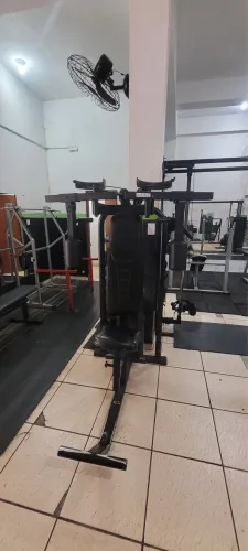 Aparelho de Academia para braços.