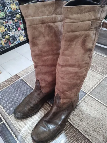 Vendo bota número 39 +guaiaca contato *