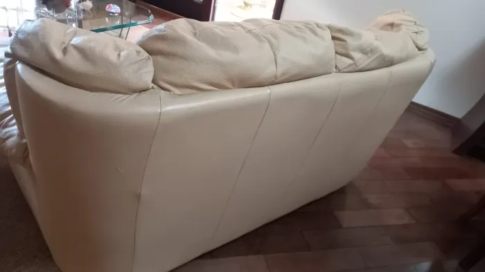 Sofa em couro 2 lugares
