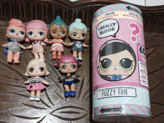 Lote de bonecas LOL originais e uma nova.