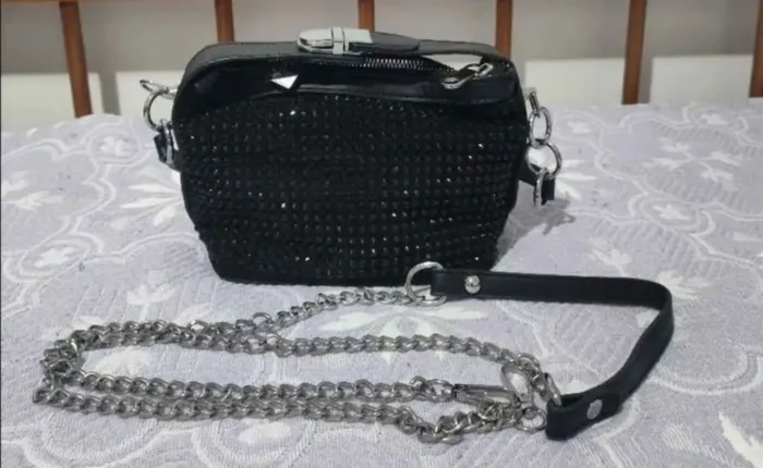Bolsa pequena de festa preta brilhante