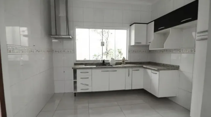 Sobrado com quintal e espaço pet à venda em Santo André Vila Valparaíso REF: 16593