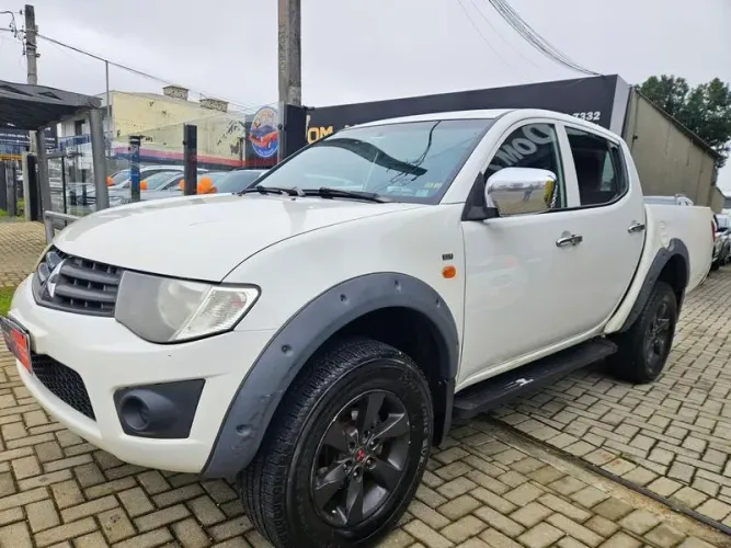 Mitsubishi L200 Triton GL 3.2 CD TB Int. Dies. Mec. 2015