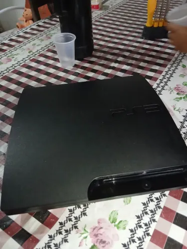VENDO - PlayStation 3 Slim ( série CECH - 3000). Para retirada de peças reutilizáveis!
