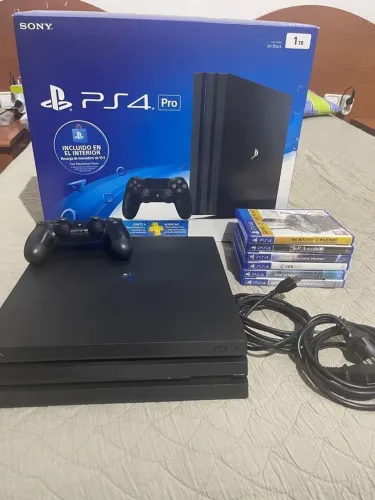 PLAYSTATION 4 SEMI NOVO FUNCIONANDO PERFEITAMENTE SEM DEFEITO ALGUM A VENDA