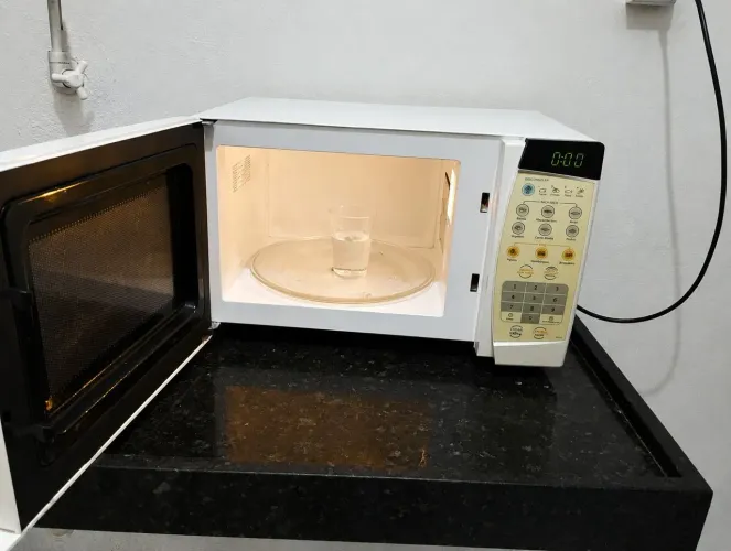 Microondas Electrolux 26 litros ótimo funcionamento