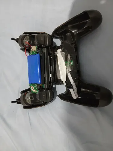 ***Pra sair***Vendo controle de PS4 no estado