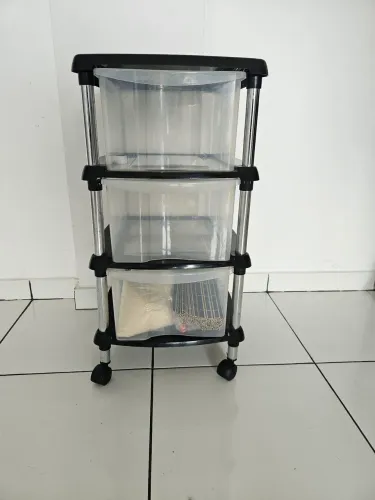 Gaveteiro com rodas.