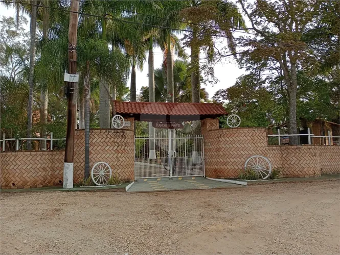 Sítio com 4 quartos à venda em Centro - SP