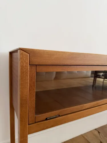 APARADOR TOKSTOCK COM 1 PORTA BASCULANTE MASCAVO