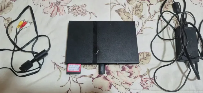 Ps2 compacto, em excelente estado, pronto para jogar.